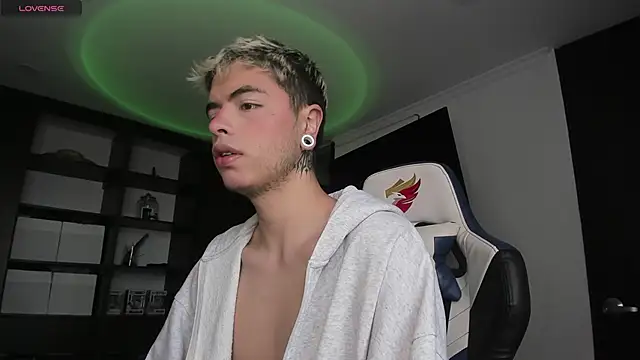 Snapshot of _morghan_ chatting on December 22, 9:42 pm  morghan  online show from December 22, 9:42 pm