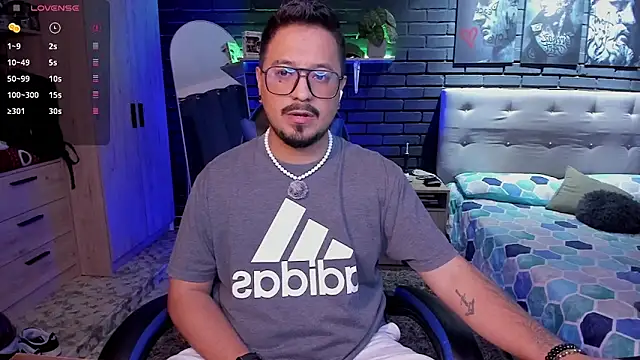 DaviidEvans  online show from April 24, 2:47 am