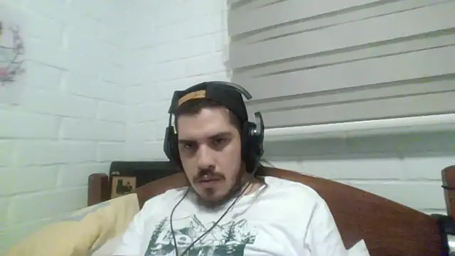 Snapshot of hung_weeb chatting on February 6, 2:55 am hung weeb online show from February 6, 2:55 am