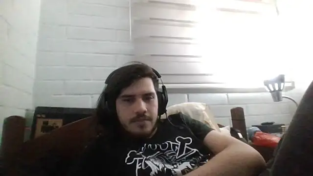 Snapshot of hung_weeb chatting on March 8, 2:21 am hung weeb online show from March 8, 2:21 am