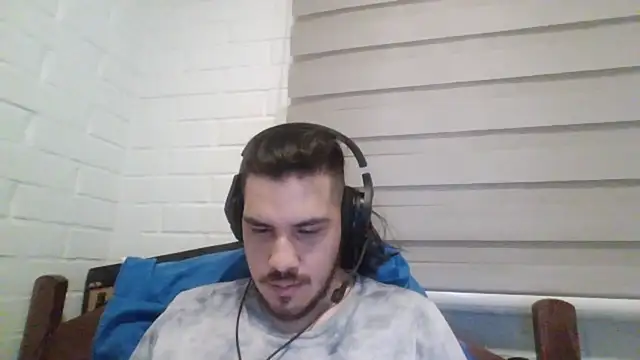 Snapshot of hung_weeb chatting on January 21, 3:16 am hung weeb online show from January 21, 3:16 am