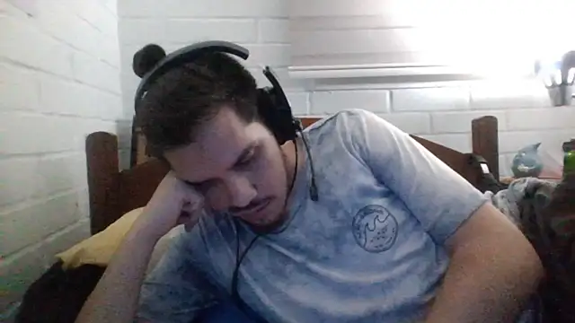 Snapshot of hung_weeb chatting on March 13, 2:49 am hung weeb online show from March 13, 2:49 am