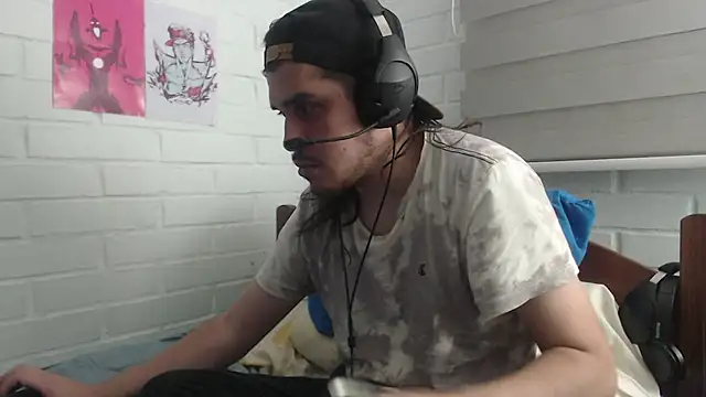 Snapshot of hung_weeb chatting on February 13, 2:45 am hung weeb online show from February 13, 2:45 am