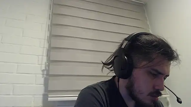 Snapshot of hung_weeb chatting on February 4, 3:54 am hung weeb online show from February 4, 3:54 am