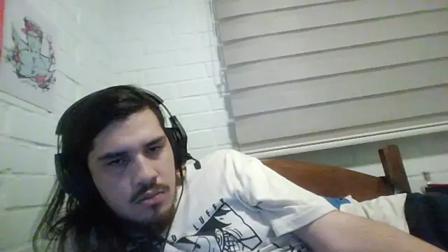 Snapshot of hung_weeb chatting on December 11, 12:45 am hung weeb online show from December 11, 12:45 am