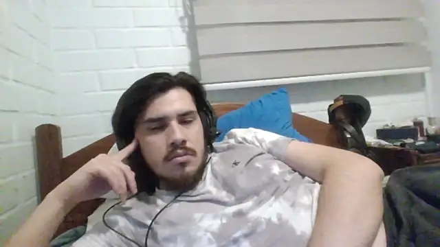 Snapshot of hung_weeb chatting on December 24, 3:38 am hung weeb online show from December 24, 3:38 am