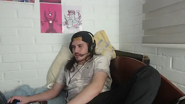 Snapshot of hung_weeb chatting on February 12, 3:18 am hung weeb online show from February 12, 3:18 am