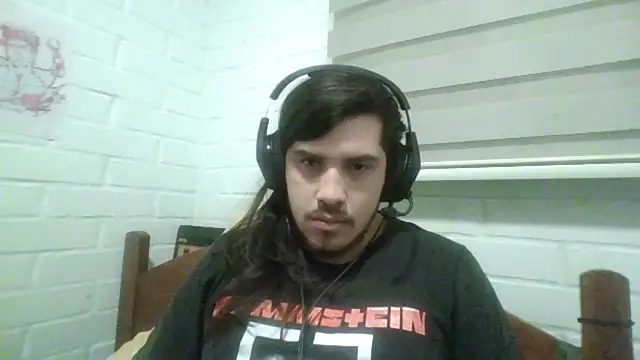 Snapshot of hung_weeb chatting on October 21, 12:47 am hung weeb online show from October 21, 12:47 am