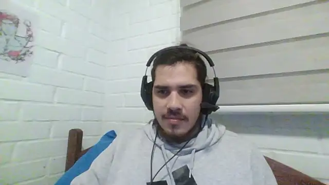 Snapshot of hung_weeb chatting on December 7, 12:42 am hung weeb online show from December 7, 12:42 am