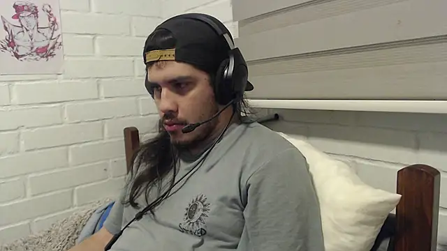 Snapshot of hung_weeb chatting on October 14, 3:24 am hung weeb online show from October 14, 3:24 am