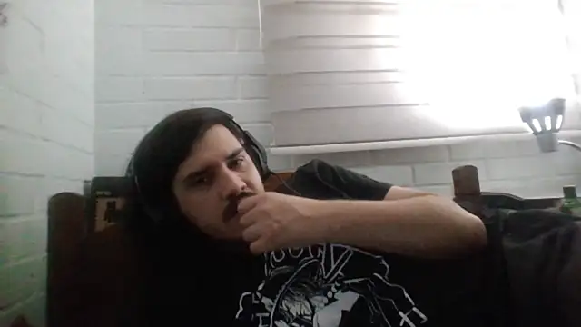 Snapshot of hung_weeb chatting on March 5, 3:41 am hung weeb online show from March 5, 3:41 am