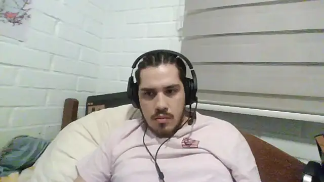 Snapshot of hung_weeb chatting on January 18, 3:02 am hung weeb online show from January 18, 3:02 am