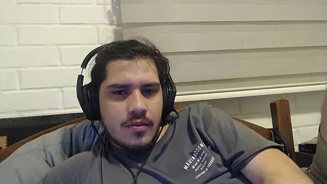 Snapshot of hung_weeb chatting on October 13, 1:22 am hung weeb online show from October 13, 1:22 am