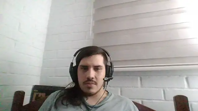 Snapshot of hung_weeb chatting on February 16, 1:49 am hung weeb online show from February 16, 1:49 am