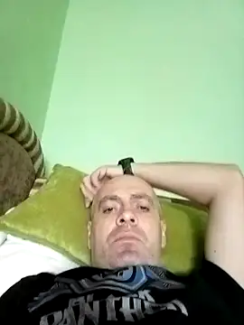 Snapshot of Robertvirt chatting on September 25, 7:51 am Robertvirt online show from September 25, 7:51 am