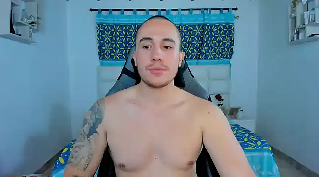 Snapshot of juan__jimenez chatting on February 13, 10:00 pm juan  jimenez online show from February 13, 10:00 pm