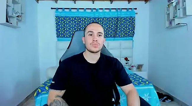 Snapshot of juan__jimenez chatting on February 18, 12:26 am juan  jimenez online show from February 18, 12:26 am