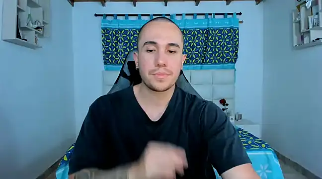 Snapshot of juan__jimenez chatting on February 10, 12:19 am juan  jimenez online show from February 10, 12:19 am