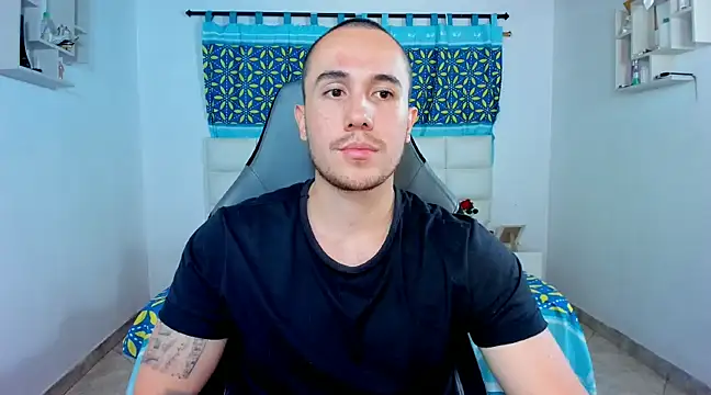 Snapshot of juan__jimenez chatting on February 15, 11:38 pm juan  jimenez online show from February 15, 11:38 pm