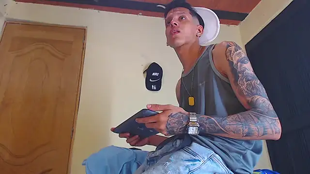 Snapshot of GaboReyes chatting on September 29, 9:32 pm GaboReyes online show from September 29, 9:32 pm