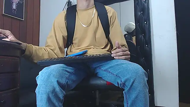 Snapshot of GaboReyes chatting on January 27, 3:47 am GaboReyes online show from January 27, 3:47 am