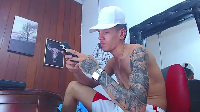 Snapshot of GaboReyes chatting on September 25, 2:54 am GaboReyes online show from September 25, 2:54 am