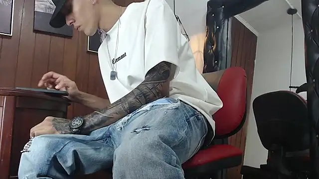 Snapshot of GaboReyes chatting on September 11, 3:49 am GaboReyes online show from September 11, 3:49 am