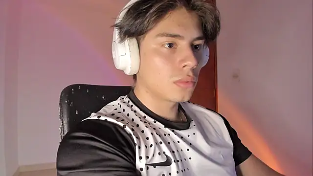 Giordano Russo online show from March 8, 2:04 am