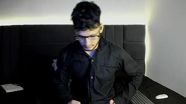 Snapshot of alejandro__2 chatting on September 19, 3:56 pm alejandro  2 online show from September 19, 3:56 pm