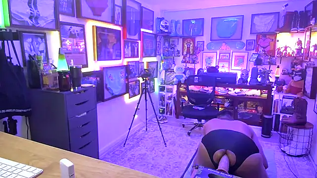 Briefs bud online show from February 8, 4:25 am