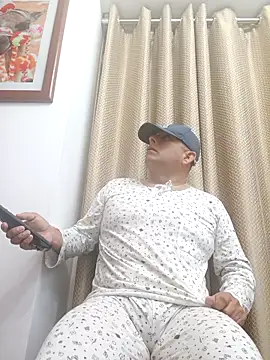 chicoguapo8 online show from October 1, 11:14 am