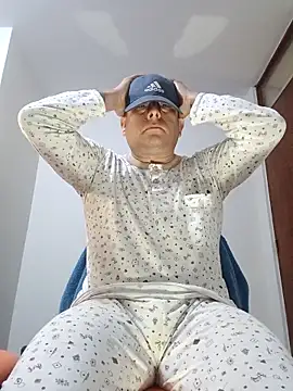 chicoguapo8 online show from September 27, 1:42 pm