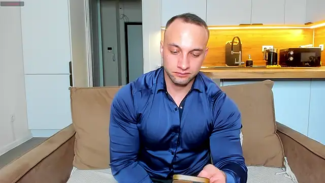 Snapshot of michaelbradleu chatting on December 28, 12:47 pm michaelbradleu online show from December 28, 12:47 pm