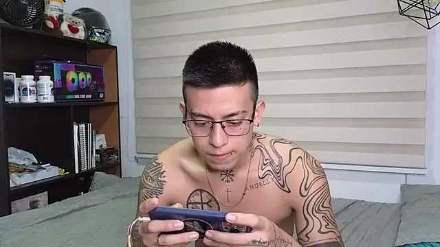 SIXXTOLOVE18 online show from November 5, 6:37 am