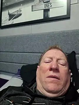 tomtom111111 online show from November 28, 1:24 pm