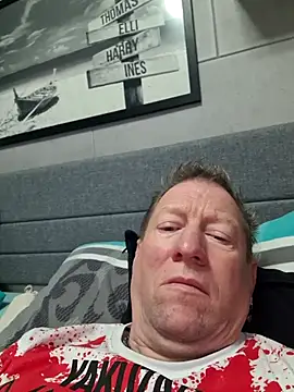 tomtom111111 online show from April 12, 3:13 pm