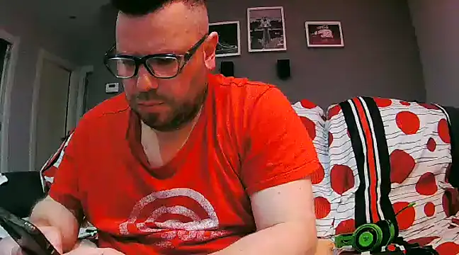 Snapshot of txan9876 chatting on February 3, 2:25 am txan9876 online show from February 3, 2:25 am