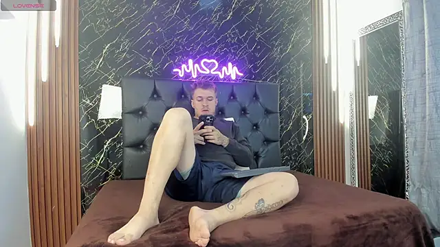 keane lee online show from November 6, 1:03 pm