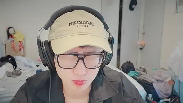 romeoisme   online show from March 19, 2:48 am