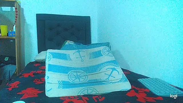 Snapshot of maihton_xx chatting on March 22, 11:42 pm maihton xx online show from March 22, 11:42 pm