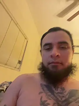 Snapshot of cnasty5621333 chatting on December 5, 9:17 am cnasty5621333 online show from December 5, 9:17 am