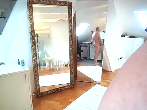 Snapshot of tobi_jerker chatting on January 20, 2:25 pm tobi jerker online show from January 20, 2:25 pm