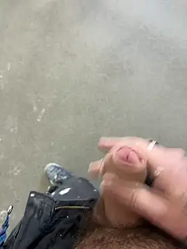 Snapshot of RenaudS-02 chatting on December 6, 11:44 am RenaudS-02 online show from December 6, 11:44 am