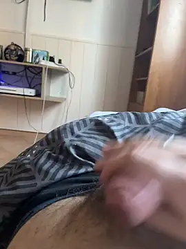 Snapshot of RenaudS-02 chatting on February 2, 8:24 am RenaudS-02 online show from February 2, 8:24 am