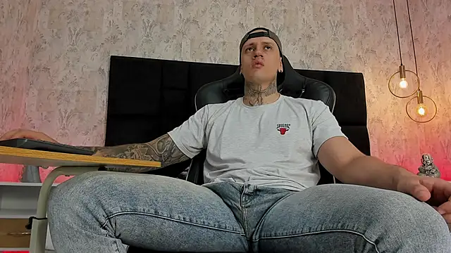 Joeysexx2 online show from December 12, 3:43 am