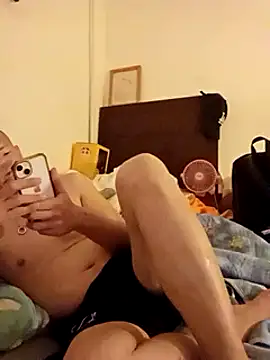 Snapshot of vice0818 chatting on March 11, 12:11 am vice0818 online show from March 11, 12:11 am