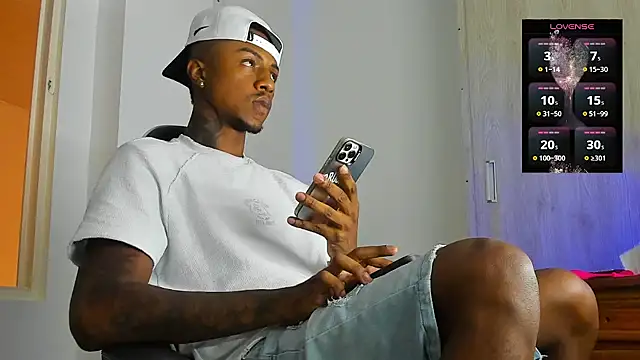 Snapshot of YeremiBrowm chatting on October 7, 9:19 pm YeremiBrowm online show from October 7, 9:19 pm