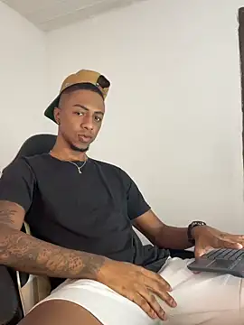 Snapshot of YeremiBrowm chatting on February 26, 8:09 pm YeremiBrowm online show from February 26, 8:09 pm