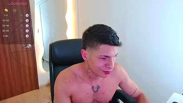 Snapshot of harrisoncuper chatting on September 18, 1:29 am harrisoncuper online show from September 18, 1:29 am