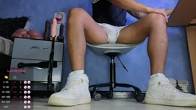 TomLover 12 online show from April 10, 11:28 am